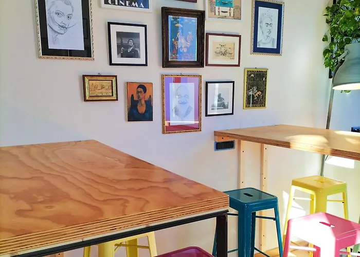 5 Terre Backpackers Hostel *