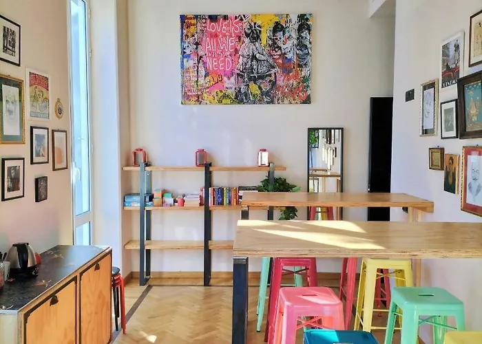 5 Terre Backpackers אכסניה